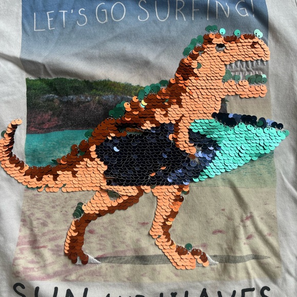 H & M sequin tee 4-6 - Picture 2 of 5